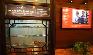 Những tủ đồ thất lạc giúp du khách nhận lại hàng tỷ đồng bỏ quên