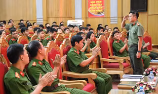 Thành phần quý đại biểu có mặt tại buổi lễ khai mạc điểm thi trực tuyến