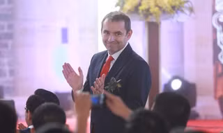 Đại sứ Pháp Jean Noel Poirier tới dụ khai trương làng Pháp
