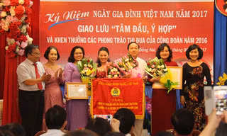 Ban thường vụ Công đoàn Agribank Đồng Nai nhận Cờ thi đua và Bằng khen