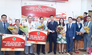 Lễ trao máy trợ thở và máy tiêm tự động cho bệnh viên Nhi Đồng II