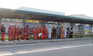 Ngay từ cổng vào, công tác kiểm tra an ninh được kiểm soát chặt chẽ.