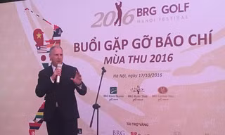 Đại diện BRG Golf trao đổi với các nhà báo