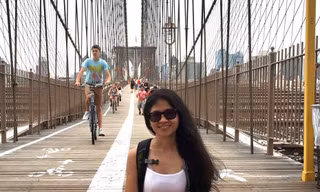 Trang Tara trên cầu Brooklyn (New York)