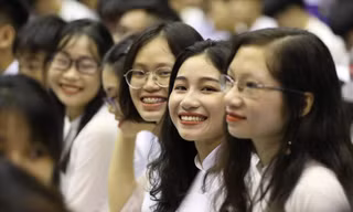 Sinh viên sư phạm trong mùa khai trường năm học 2019 – 2020 Ảnh: Như Ý
