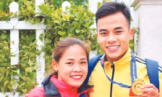 Tuyển thủ đi bộ Nguyễn Thị Thanh Phúc và em trai Thành Ngưng. Do dịch COVID-19, món khô gà mà Thanh Phúc kinh doanh để kiếm thêm thu nhập cũng phải tạm ngưng ảnh: NVCC 