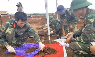 Ðội 584 đang quy tập, cất bốc các hài cốt liệt sĩ