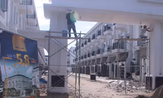 Dự án Phú Gia Compound chưa đủ điều kiện vẫn được chào bán công khai với giá từ 5,8 tỷ đồng/căn hộ Ảnh: Nguyễn Thành