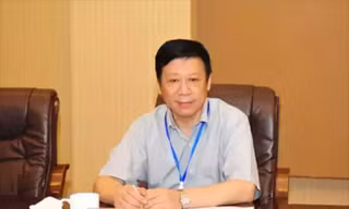 Cận Tuy Đông khi còn giữ chức