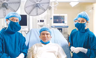 Sau khi được bác sĩ của Bệnh viện thẩm mỹ Việt Mỹ thực hiện căng chỉ 15 phút 