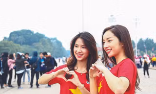 Sao Ly ( bên trái ) tham gia Diễn đàn Trí thức trẻ Việt Nam toàn cầu lần thứ II, năm 2019Ảnh: NVCC 