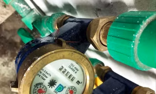 Việc xử lý đồng hồ nước đo sai của BQL chung cư Hateco Hoàng Mai (Hà Nội) chưa được người dân chấp nhận 