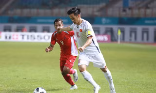 Tuyển thủ Olympic Việt Nam tặng 250 triệu đồng cho đội tuyển nữ