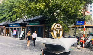 Phố sách Hà Nội - Phố 19 tháng 12. Ảnh: Nguyễn Tuấn
