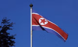 Cờ Triều Tiên trước trụ sở phái đoàn Triều Tiên tại Geneva ngày 2/10/2014 ảnh: Reuters
