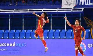 Người hùng U23 Việt Nam tiết lộ học cách đá phạt từ đàn anh Quang Hải
