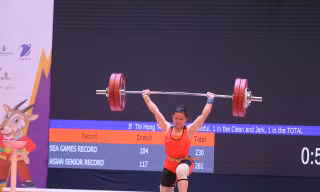 Nín thở xem Phạm Thị Hồng Thanh nâng tạ 'vô đối', phá 3 kỷ lục SEA Games 