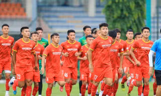 Thầy Park trao quyền HLV trưởng U23 Việt Nam cho 'cánh tay phải đắc lực' Lee Young-Jin