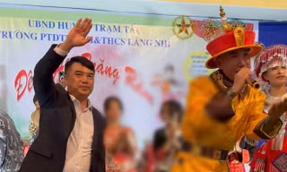 'Giang hồ mạng' mặc trang phục 'hoàng đế' biểu diễn trong trường học: Trách ai?