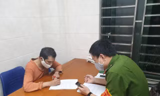 Tạm giữ hình sự đối tượng hoang tin Việt Nam có ca tử vong vì COVID-19
