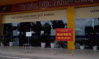 Siêu thị Co.opmart Hà Đông (CT6 Xa La- Hà Đông, Hà Nội) tạm thời đóng cửa để phun khử khuẩn.