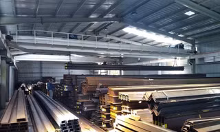 Giá sắt thép tăng cao khiến nhà thầu, chủ đầu tư điêu đứng