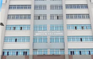 Buộc sinh viên đóng học phí cả năm