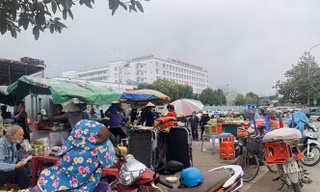Bát nháo trước cổng bệnh viện: Sở Y tế Nghệ An chỉ đạo kiểm tra, xử lý