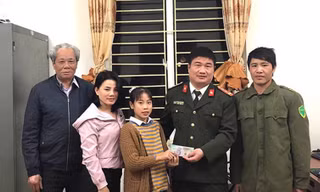 Nhặt được 23 triệu đồng, nữ sinh 13 tuổi tìm trả người đánh mất