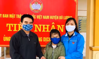 Xúc động tấm lòng cô gái khuyết tật ủng hộ quỹ chống dịch COVID-19 