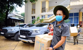Hỗ trợ trang thiết bị y tế, nhu yếu phẩm gửi tặng thanh thiếu nhi Đà Nẵng