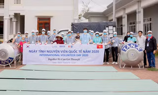 Tuổi trẻ VKU chung tay hỗ trợ người dân miền Trung khắc phục hậu quả bão lụt