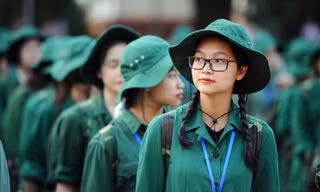 Nữ sinh trường ĐH Ngoại ngữ trải nghiệm hành, trú quân trong kỳ học ngoại khoá