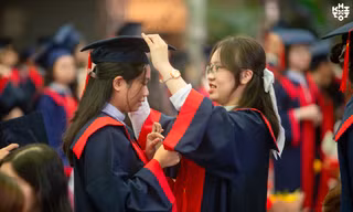 Kết thúc ngàn ngày gắn bó, teen THPT Nguyễn Công Trứ nghẹn ngào nói lời chia tay