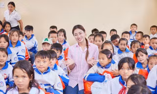 Hoa hậu Lương Thùy Linh mang dự án "Vẽ Tương Lai" về quê hương Cao Bằng
