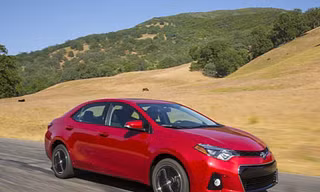 Toyota Corolla 2014 có giá từ 16.800 USD