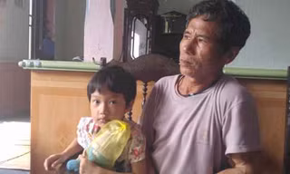 Ông Khanh và cháu nội