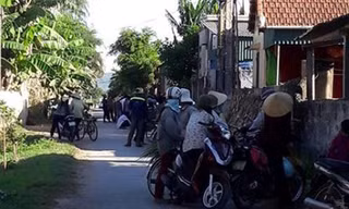Rất đông người dân tới thăm viếng nạn nhân xấu số.