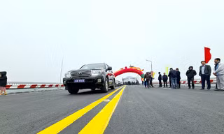 Tần 2 cầu Thăng Long chính thức thông xe đưa vào sử dụng sau 6 tháng đóng cầu để sửa chữa.