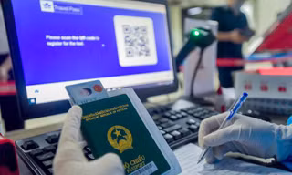 Hiện, khách sử dụng ứng dụng IATA Travel Pass vẫn phải thực hiện các thủ tục giấy thông thường do trong giai đoạn thử nghiệm. 