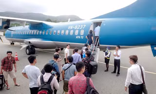 Hiện sân bay Cà Mau chỉ đủ điều kiện khai thác được máy bay ATR72, nên chỉ duy nhất hãng Vasco khai thác đường bay đi/đến sân bay này.