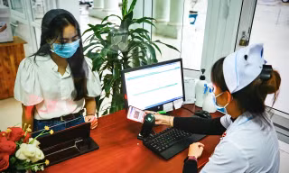 Người dân sử dụng thẻ BHYT trên ứng dụng VssID thay cho thẻ BHYT giấy trong khám chữa bệnh.