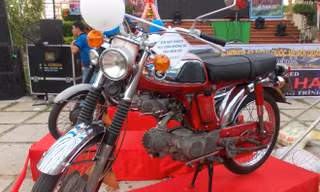 Chiêm ngưỡng xe Honda 67 nguyên bản giữa lòng phố cổ