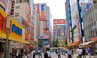 Có gì bên trong chợ tình Tokyo