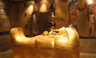 Cận cảnh kho báu trong hầm mộ Pharaông Ai Cập