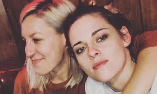 "Bạch Tuyết" Kristen Stewart chính thức đính hôn với bạn gái nhà văn sau 2 năm hẹn hò