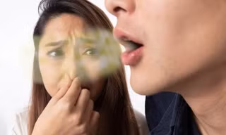 Cách giúp bạn giải quyết triệt để rắc rối vụ hơi thở “có mùi” khiến cuộc đời mãi F.A