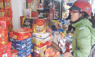Hàng bình ổn Tết: Nơi ế ẩm, chỗ hút khách