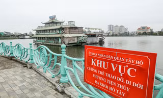 Cận cảnh 4 'tàu ma' cuối cùng còn sót lại ở Hồ Tây