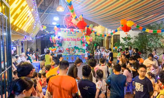 Không khí Trung thu tràn ngập ngõ nhỏ, tổ dân phố, vỉa hè ở Hà Nội